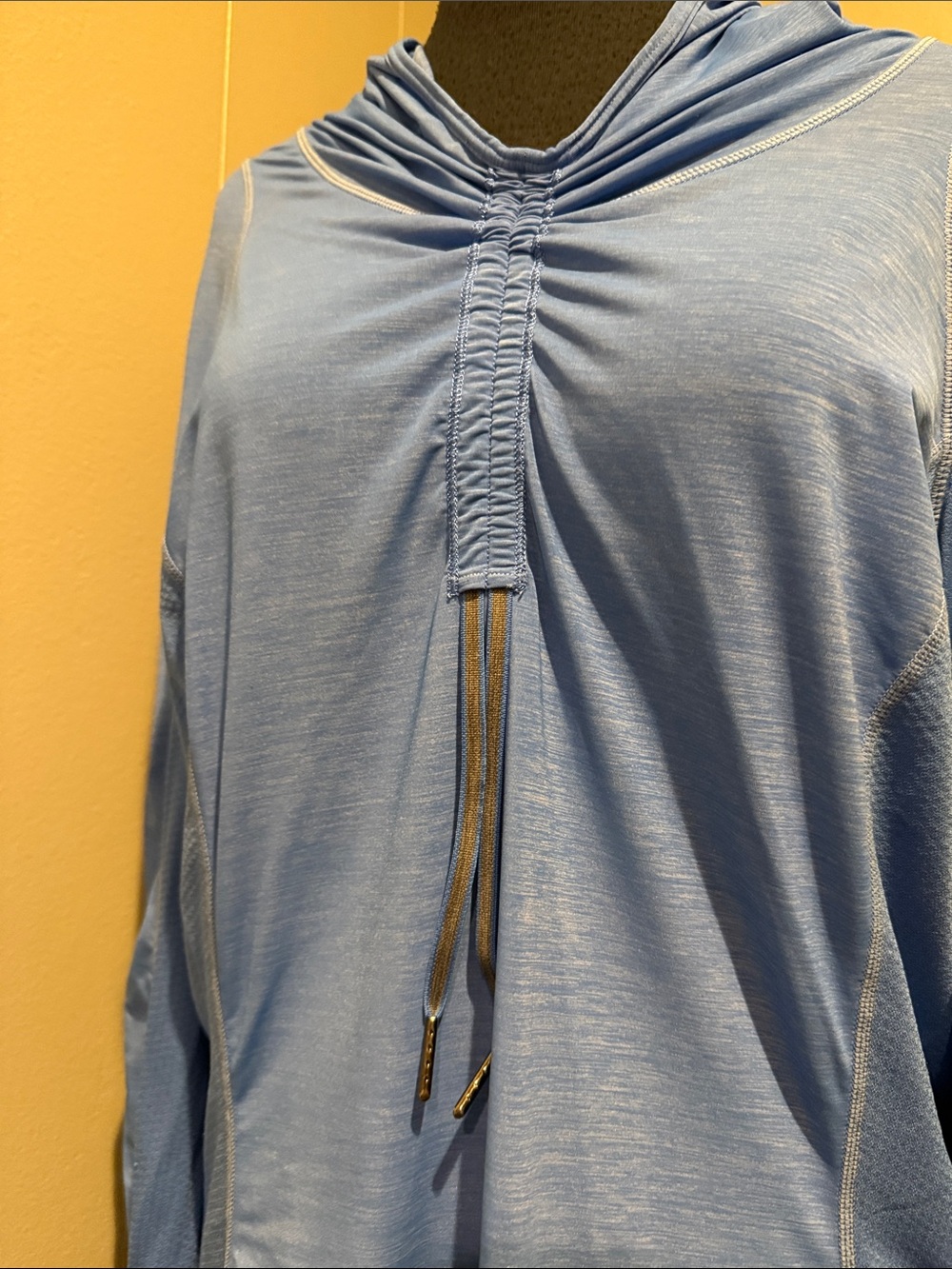 B44 lululemon athletica Women’s 12 Sky Blue Hooded Long-Sleeve Pullover - Picture 7 of 10
